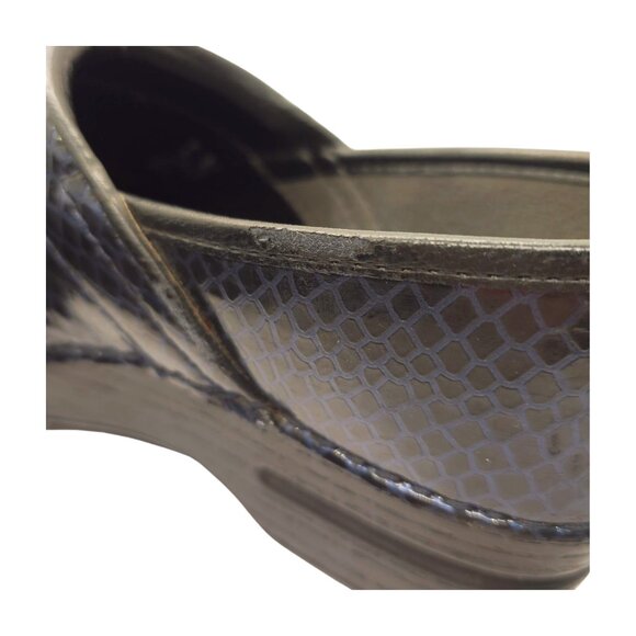 Dansko XP Women's Blue Leather Snakeskin Print Professional Clogs Size 8.5 - Picture 13 of 13